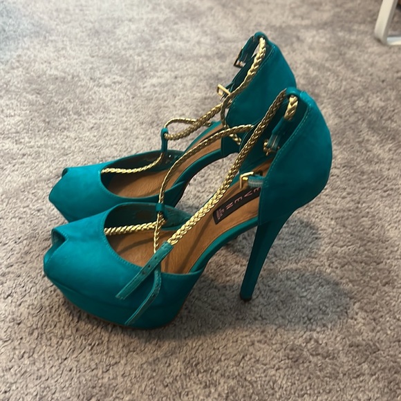 Steven by Steve Madden Peep Toe Pumps - Picture 2 of 3